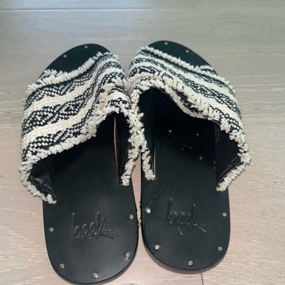 beek Mamu Slide Sandals Black and White US 5 - Picture 4 of 7